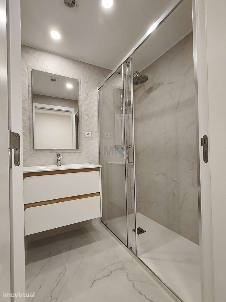 Vende-se T2 Totalmente Renovado em Celas – Vistas Rio e Universidade-15