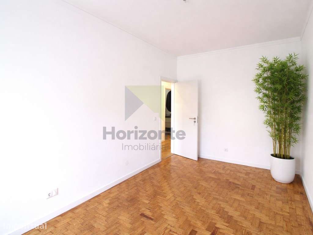 Apartamento T2 Totalmente Remodelado em Benfica-10