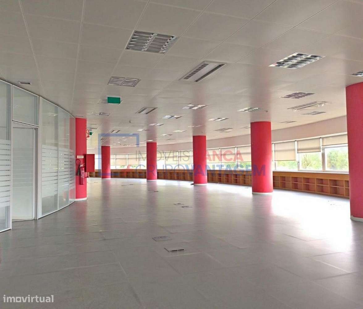 Prédio em Queijas - Oeiras - Grande imagem: 5/28