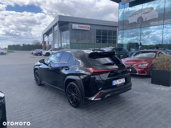 Lexus UX - 3