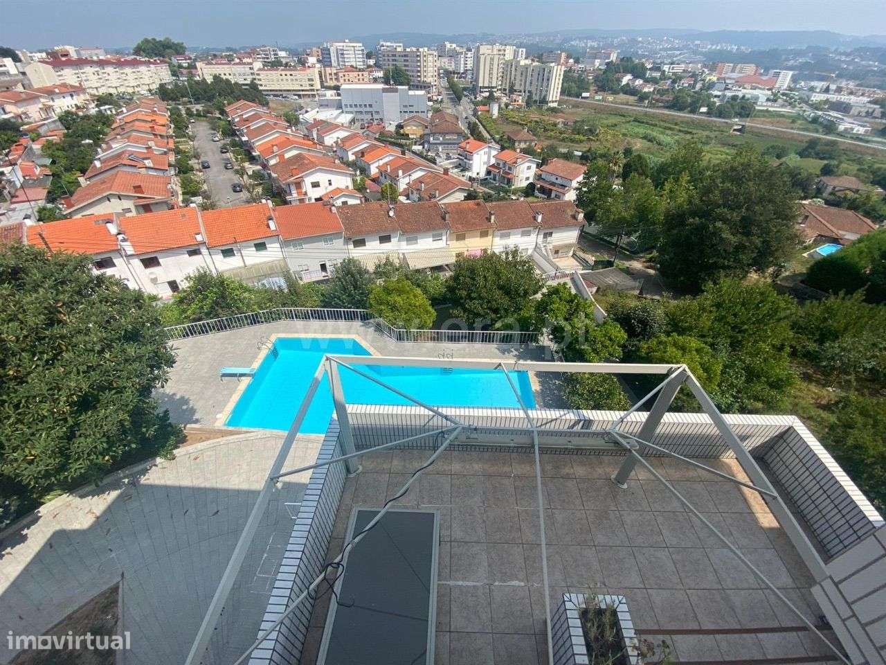 Moradia V5 próxima ao centro da cidade de Paredes - Grande imagem: 4/30