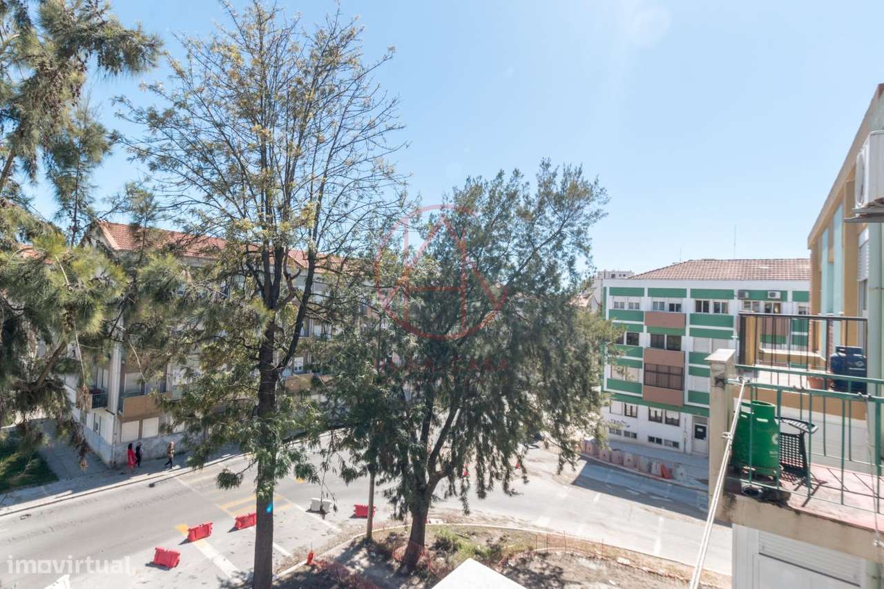 Oportunidade à Sua Porta: T2 na Avenida do Bocage! - Grande imagem: 5/19