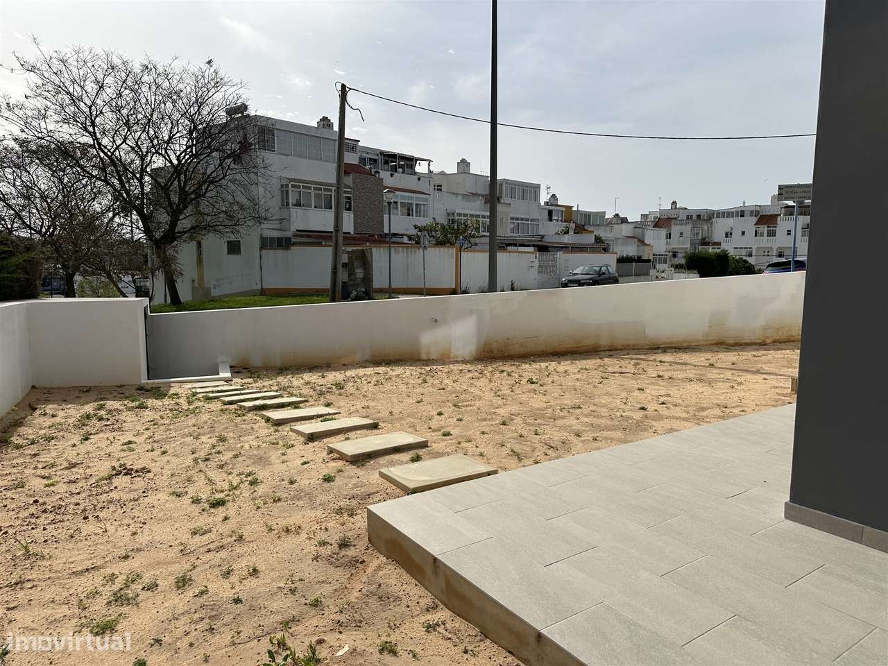 Moradia Unifamiliar de Luxo com Piscina e Jardim-3