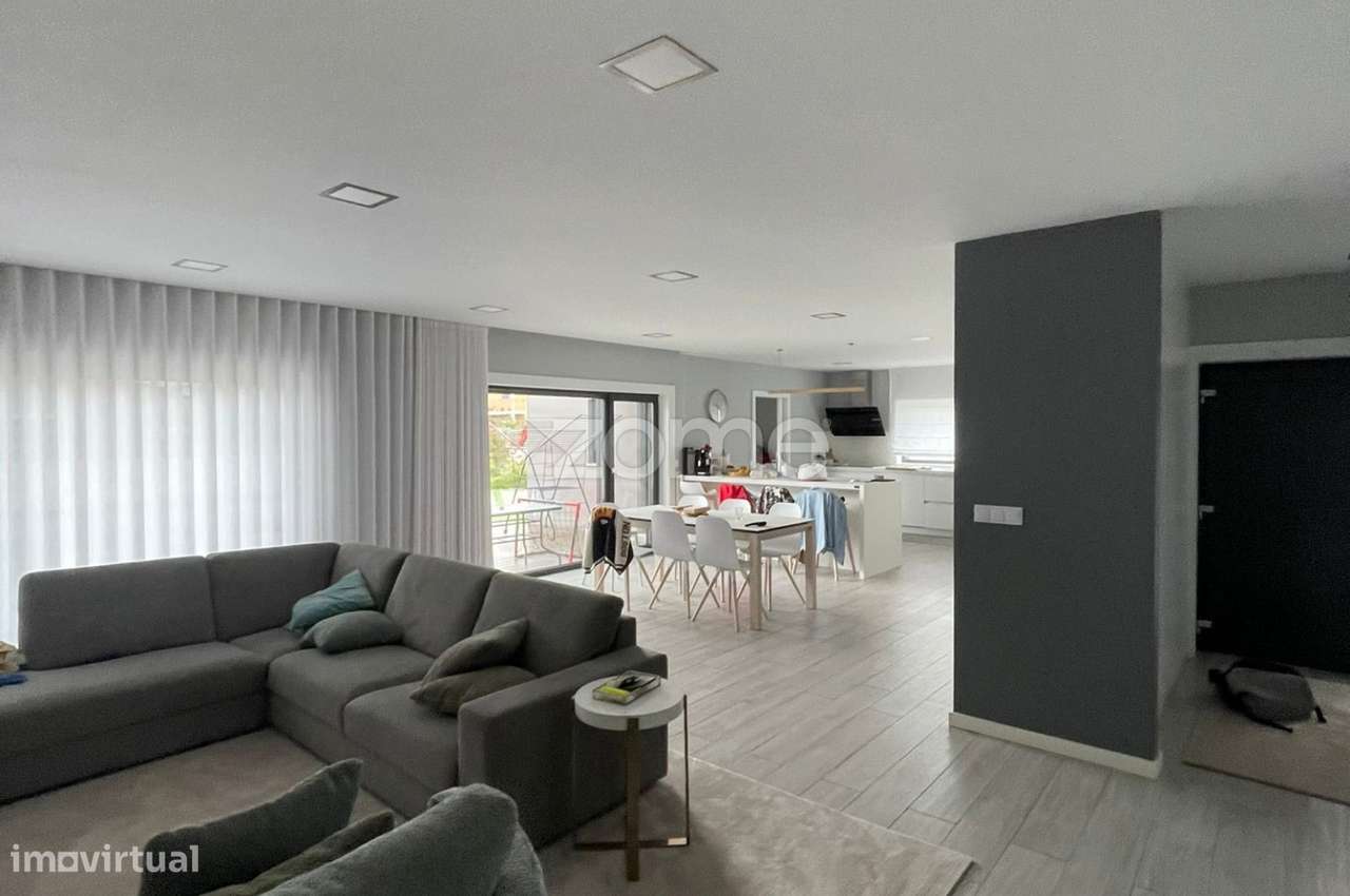 Moradia Térrea V3 com Piscina, Garagem e Terreno de 1.990 m² – Bust...-5