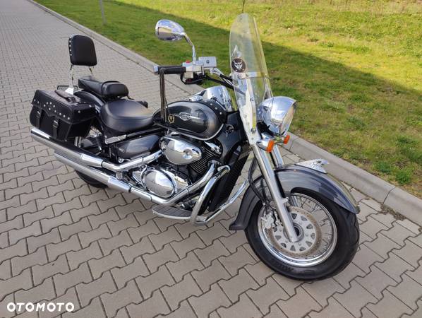 Suzuki Intruder - 1