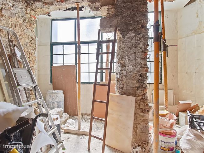 Prédio Típico para Reabilitar em Alfama com Vista Rio e Potencial d...-41