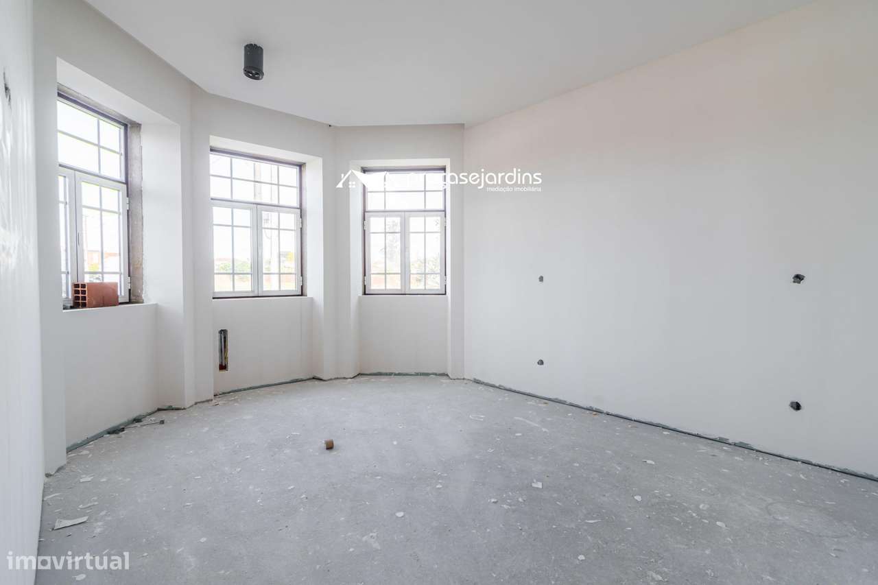 Moradia T3 com História, Conforto Moderno e Proximidade à Praia-16