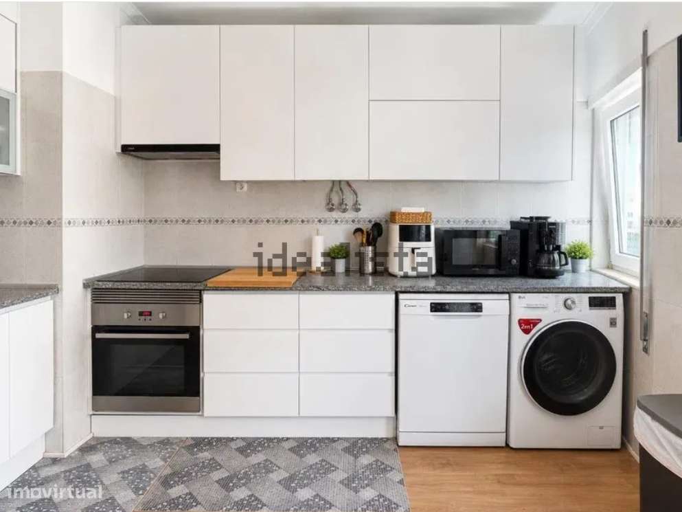 Apartamento T3 à venda em Santa Marta do Pinhal, Corroios-2