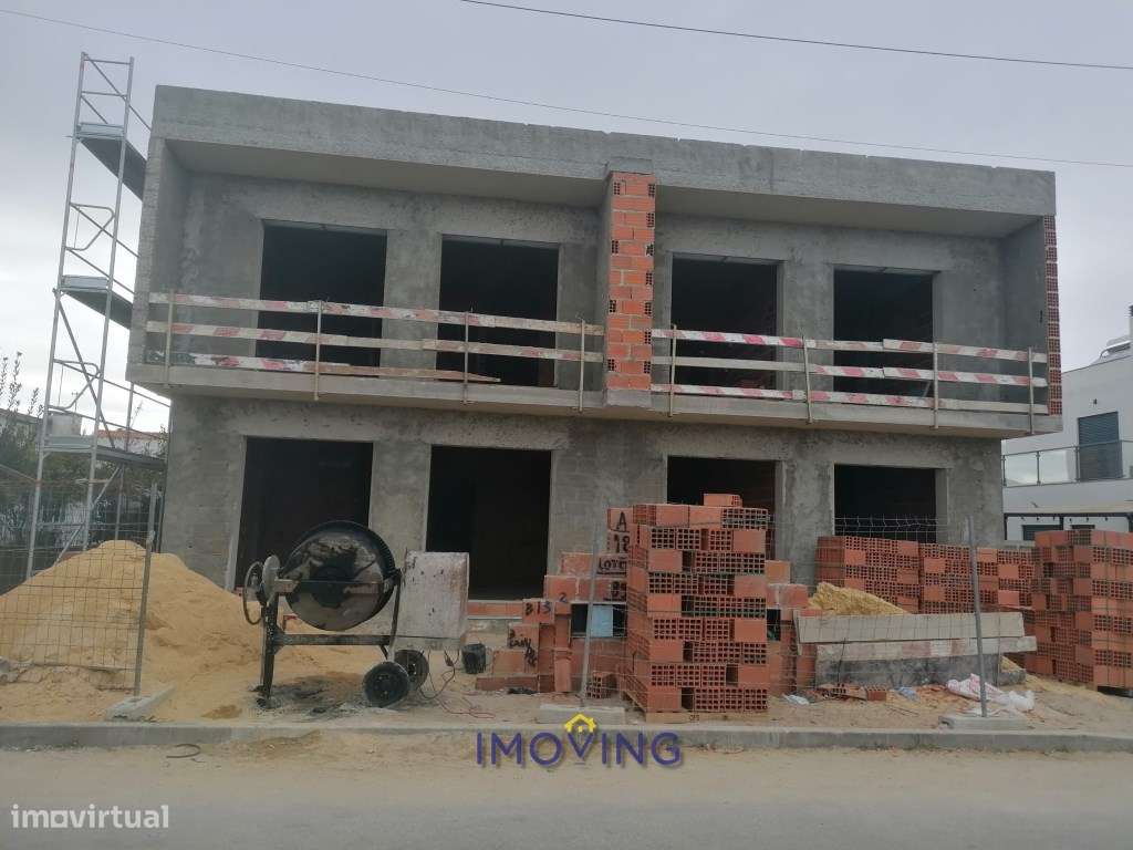 Moradia geminada com piscina em Fernão Ferro-18