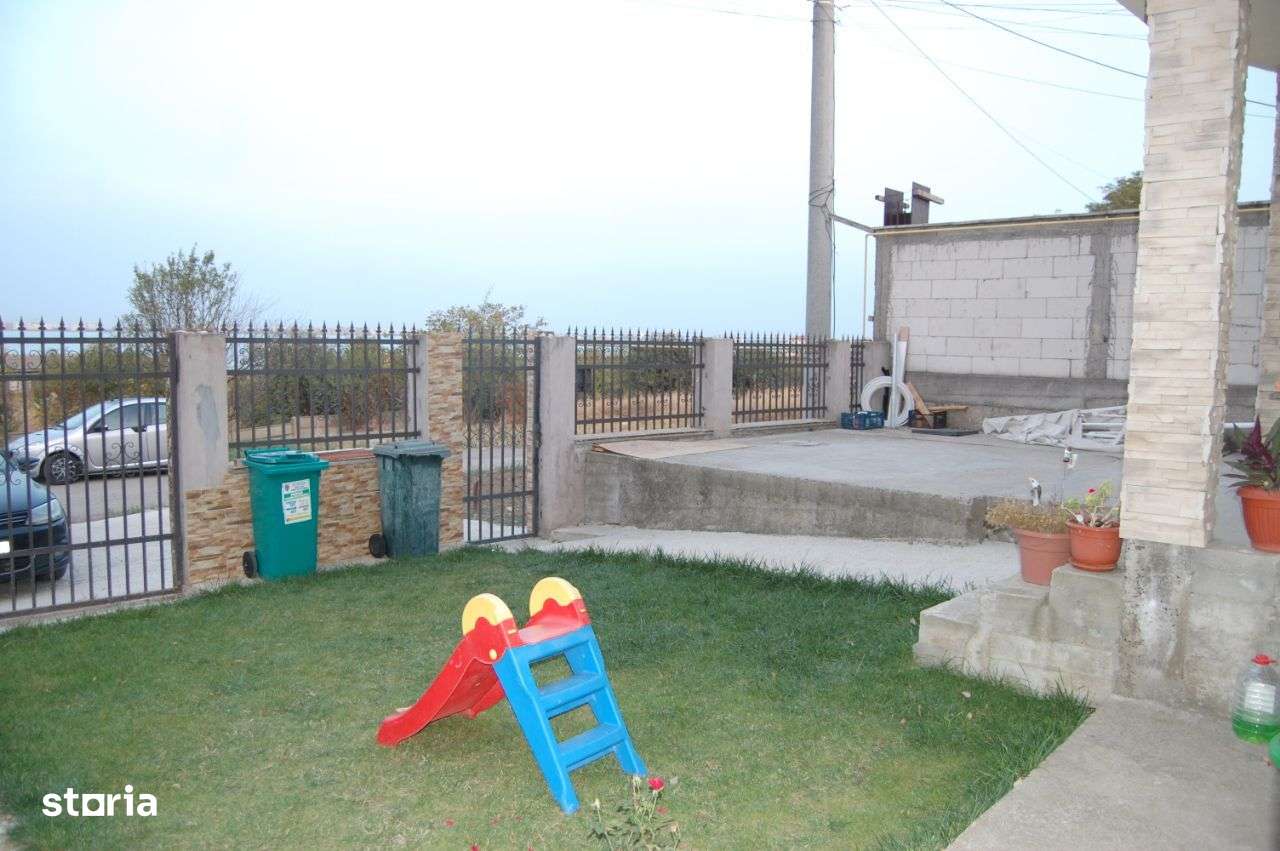 Vila cu Priveliște la Lacul Siutghiol-Spațiu Ideal pentru Două Familii-18