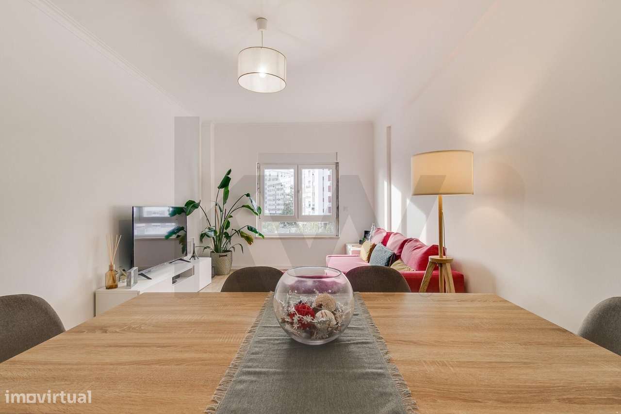 Apartamento T2 totalmente renovado com Suite, Varanda e Arrecadação na-5