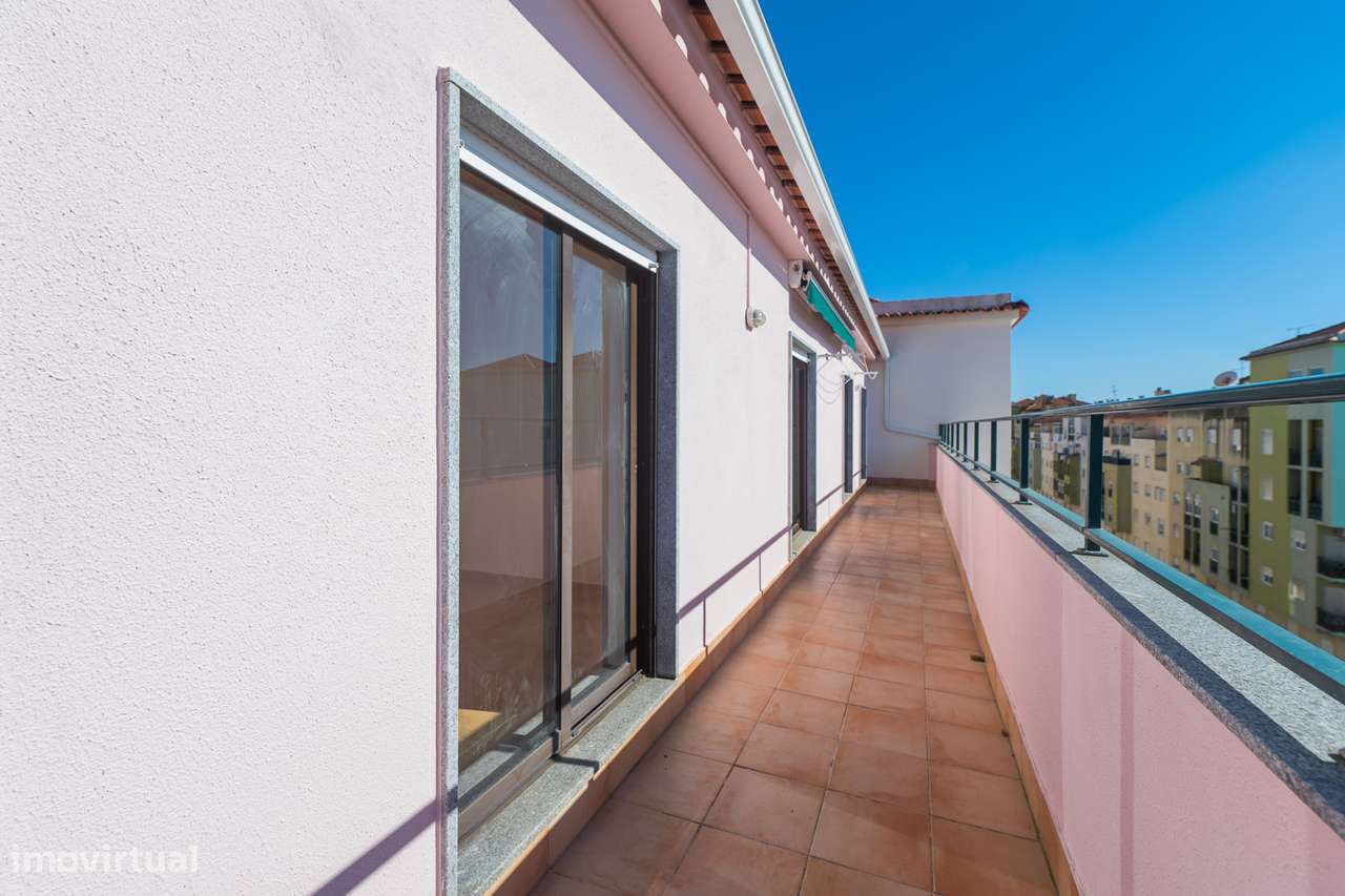 Apartamento T2 na Quinta do Conde com areas de 136m2-49