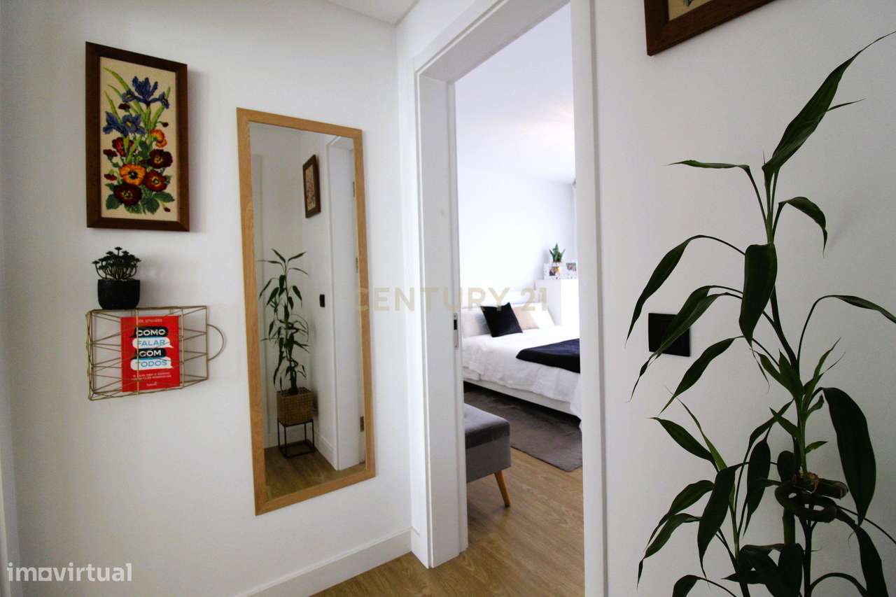 Apartamento T2 Exclusivo com Vista Mar e Localização Privilegiada-10