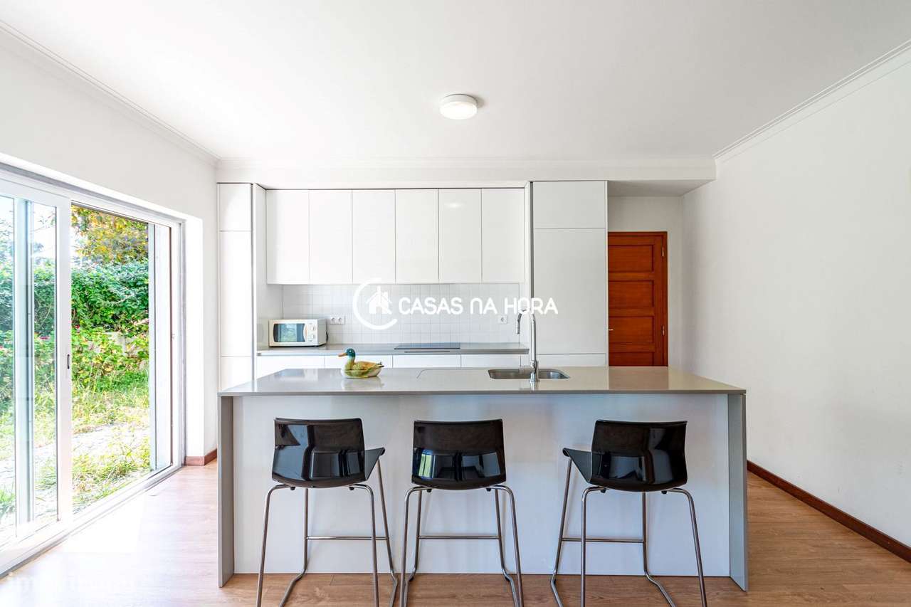 Moradia T3+T1  na Rua João das Regras, junto à Avenida de Sintra.-25