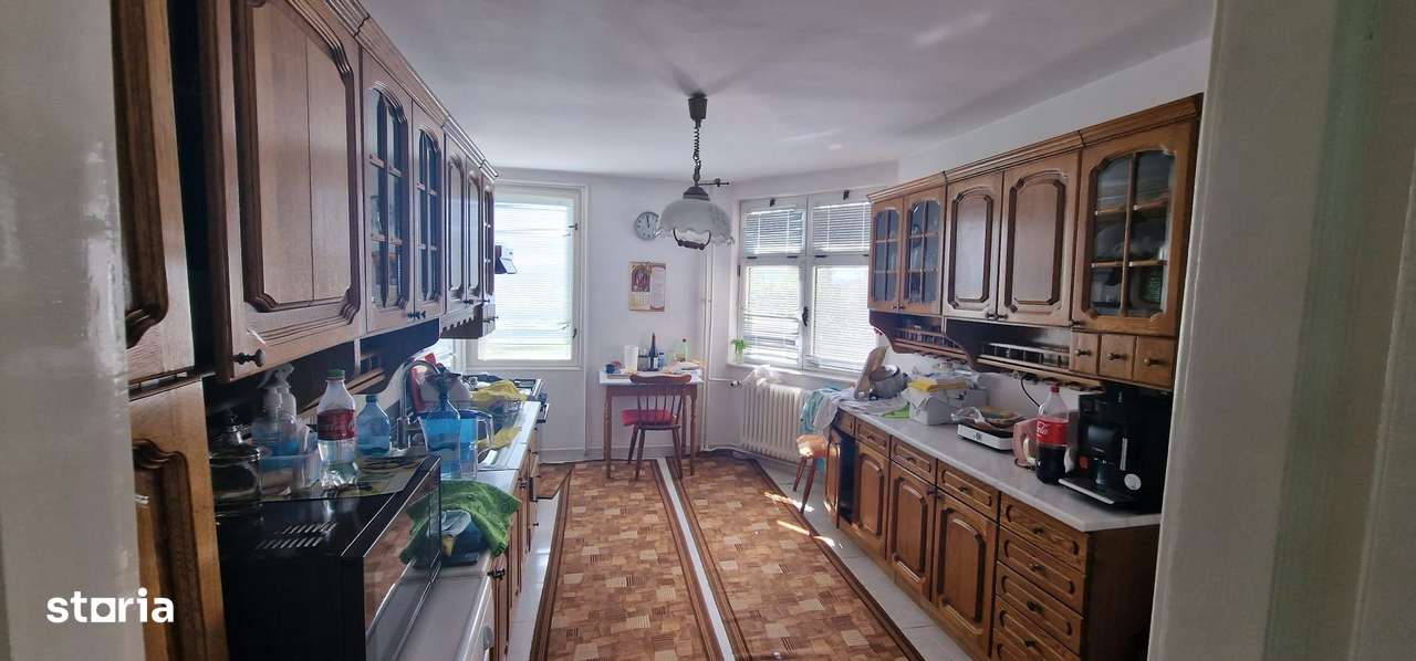 casa - 1500 mp de teren - zona rezidențială schit-3