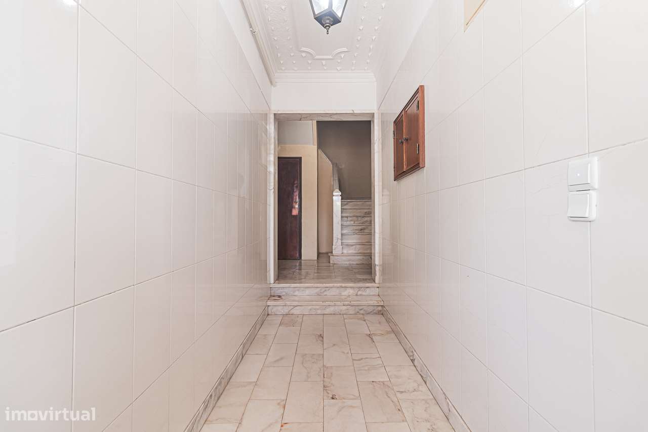 Apartamento T2 remodelado num RC na Marisol-26