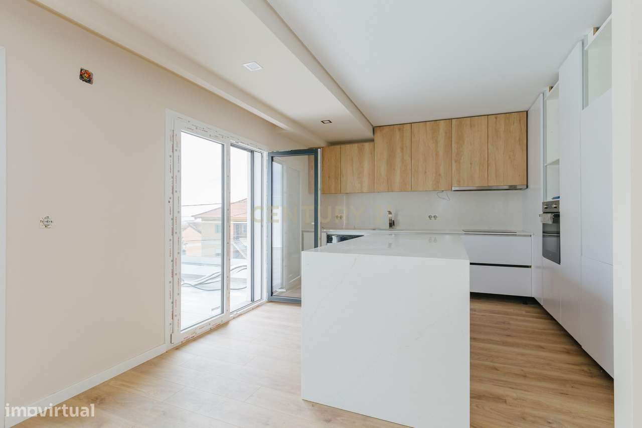 Apartamento T2 Novo com Vista Panorâmica em Loures-7