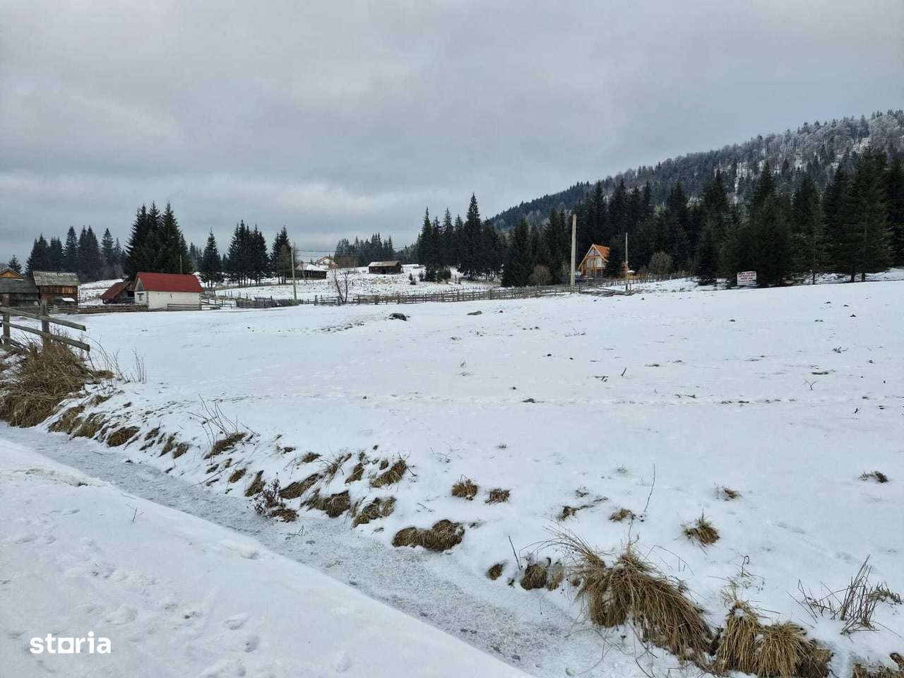 Teren intravilan, 750 mp în loc.Comandău, jud.Covasna.-5