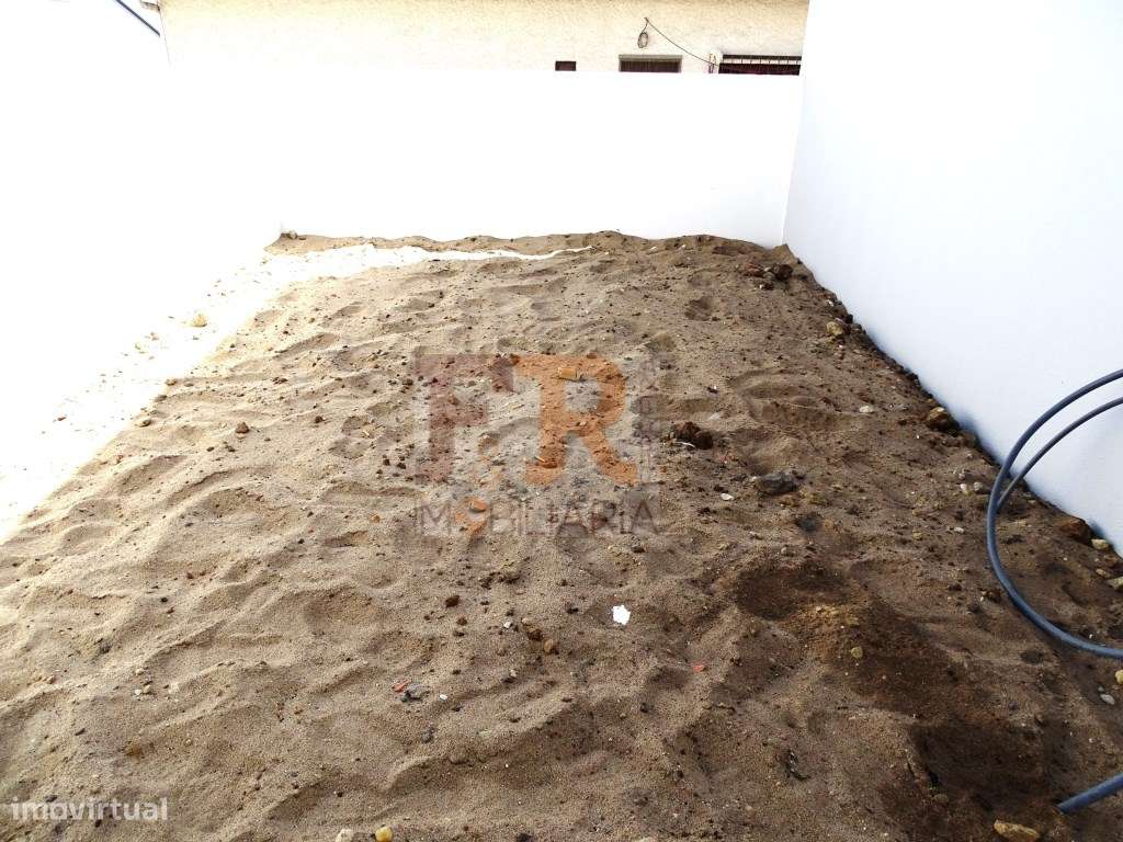 Moradia Geminada Duplex T3 com Garagem e Pérgula, Fernão Ferro - Grande imagem: 5/23