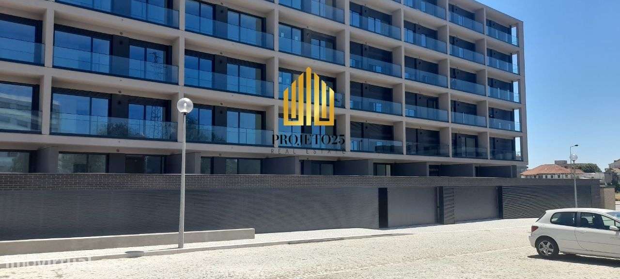 T1+1 NOVO C/Terraço Privativo e Garagem  Junto ao Hosp São João. - Grande imagem: 4/24