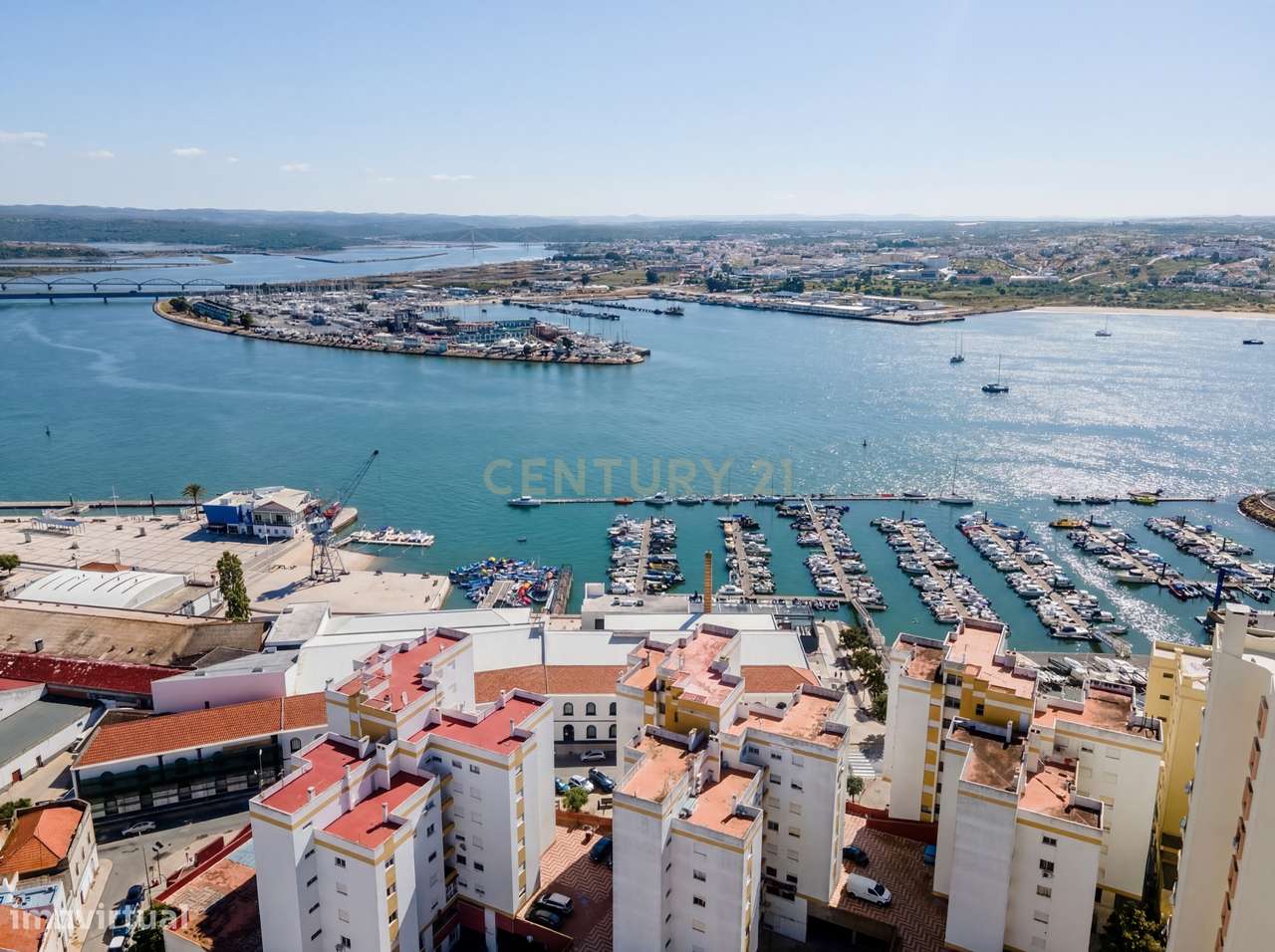 Exclusivo Apartamento T2 | Único Apartamento no 7º Piso | Vista Rio |-24