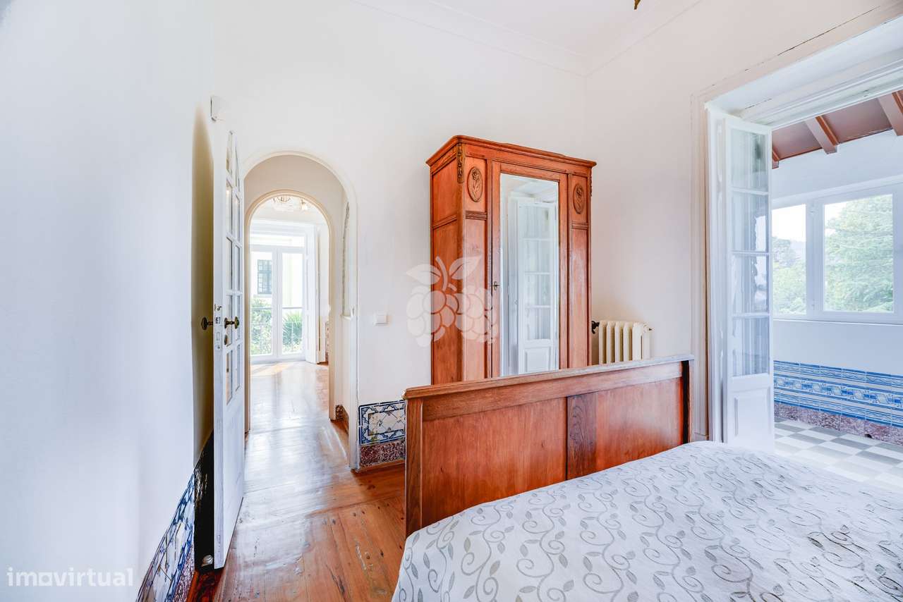 Moradia histórica T6  em Sintra com jardim, piscina e garagem-45