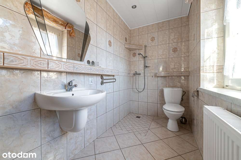 Dom wolnostojący w Starej Górze.-8