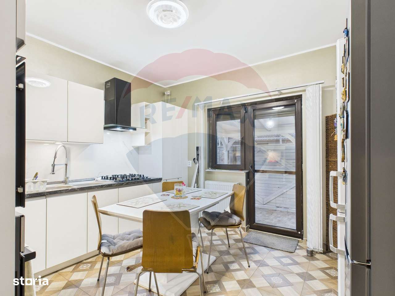 Casă / Vilă cu 5 camere de vânzare în zona Central-14