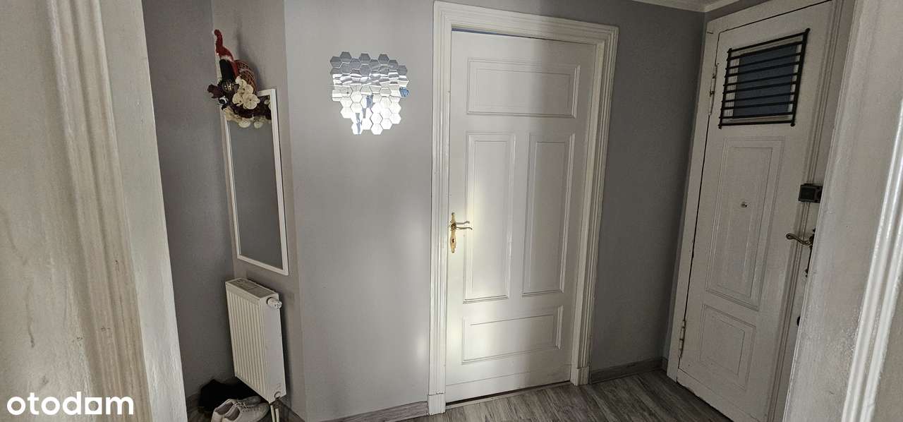 Mieszkanie z możliwością podziału dwa wejścia, osobne klatki schodowe.-12