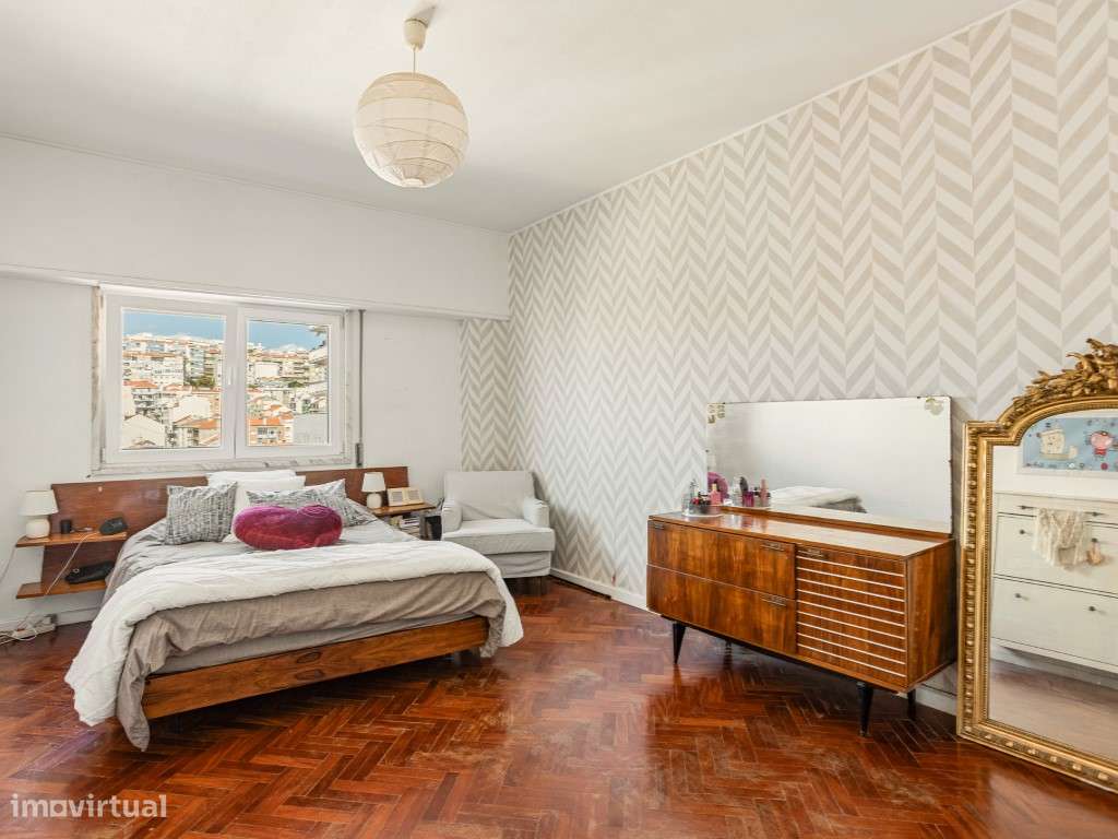 Excelente Apartamento T4 em MIraflores-18