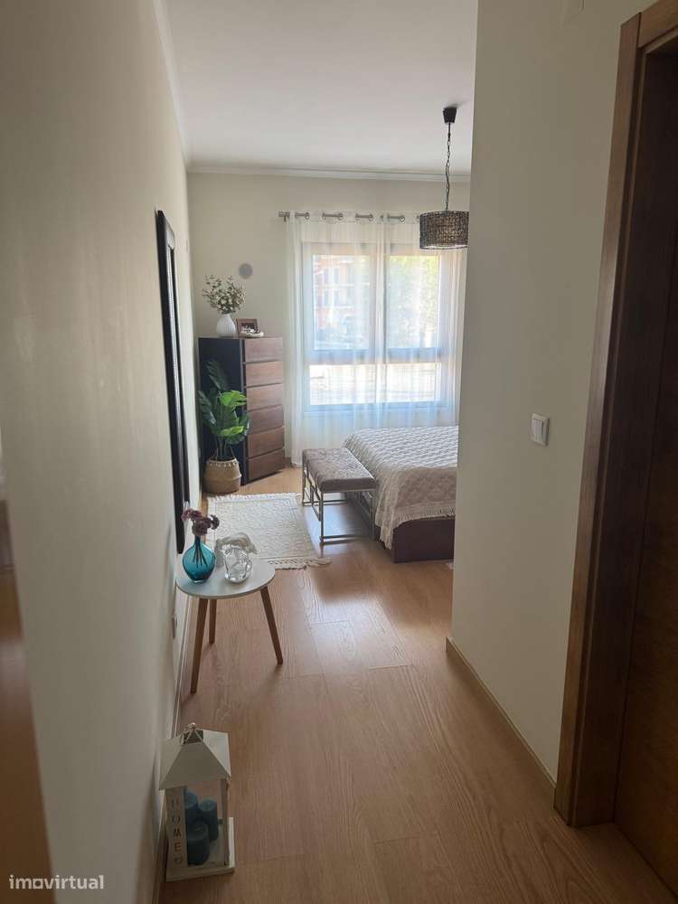 Apartamento T3 com 3 casas de banho e garagem-22