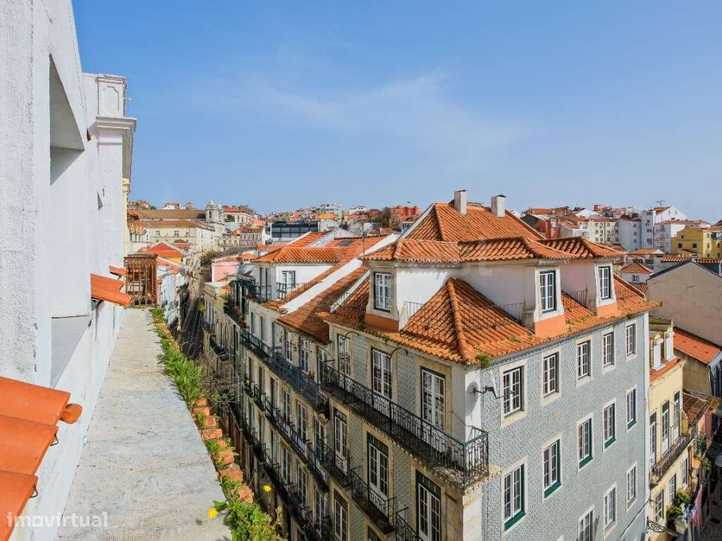 T2 remodelado no coração de Lisboa, entre o Bairro Alto e Santos-23