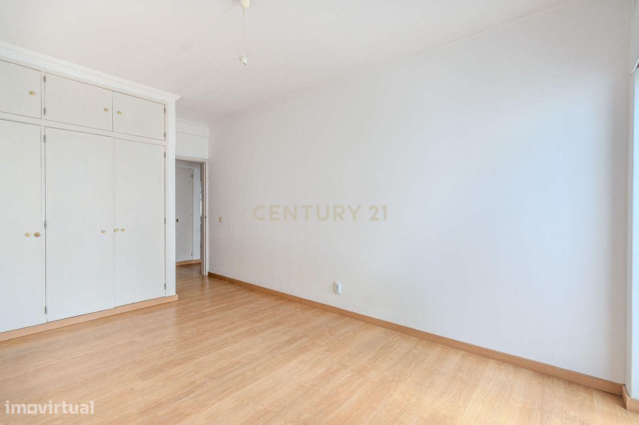 *Oportunidade: Apartamento T2 Remodelado na Baixa de Faro!*-25