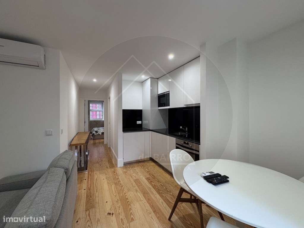 Fantástico T1 com 2 frentes - 42 m² - Centro do Porto, Av. dos Aliados-3