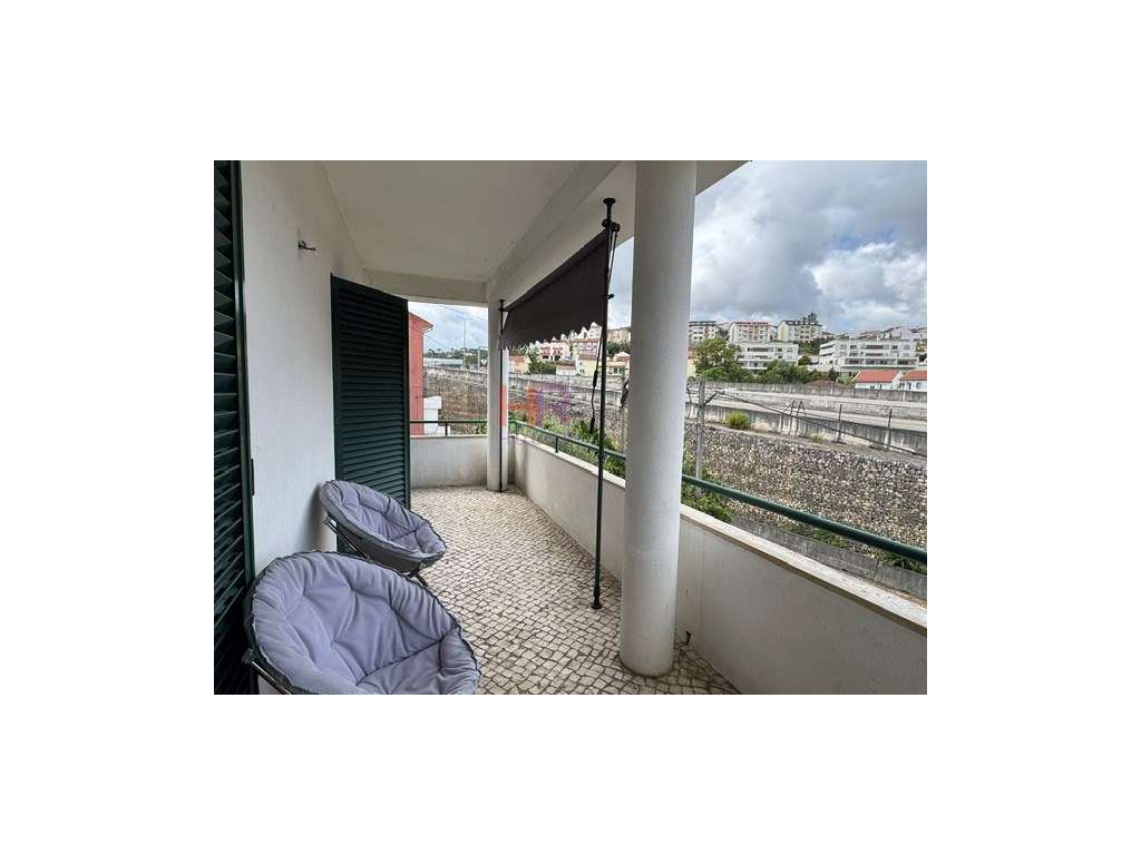 Vende-se Moradia Isolada M4+1 com garagem e jardim.-18