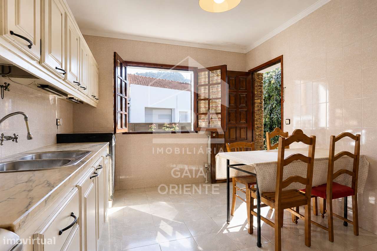 Moradia T4 Com Jardim e Garagem-10