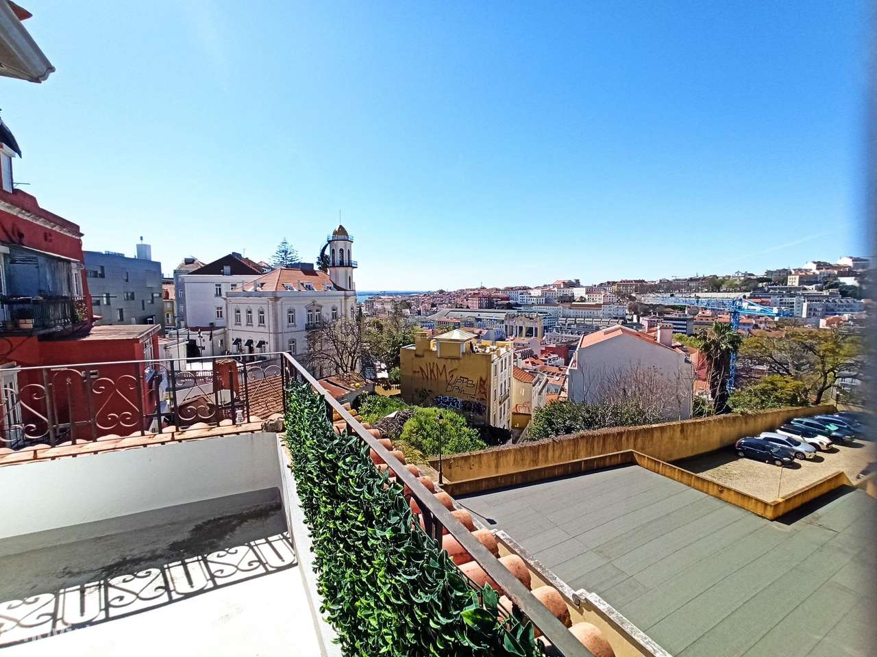 Apartamento com terraço e vista junto ao jardim do Torel-15