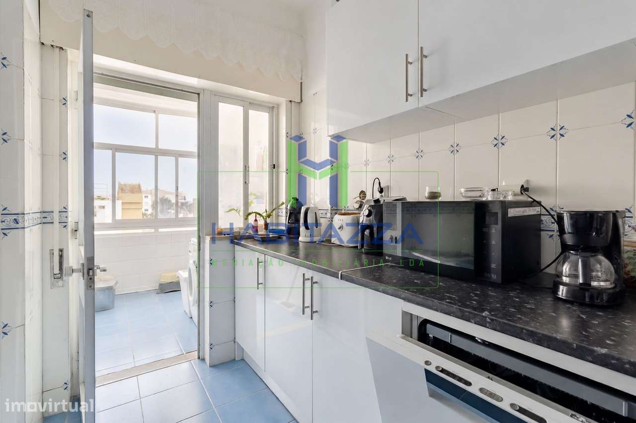 Apartamento T2 com vistas desafogadas em Lagos-8