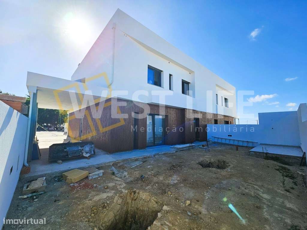 Arquitetura Contemporânea - NOVA - Moradia T4 com três suítes junto...-5