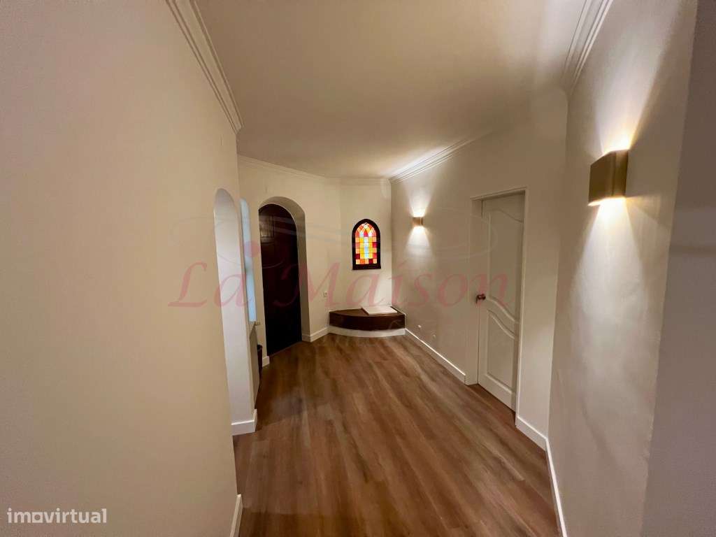 Moradia V4 Duplex no Centro de Loures-27