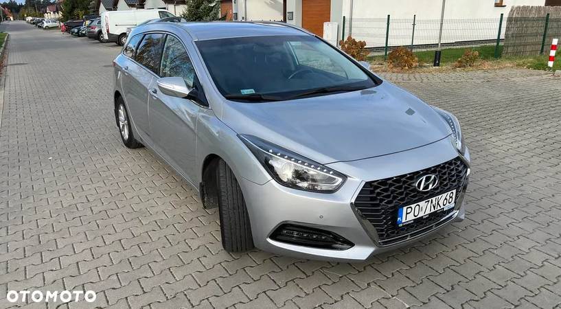 Hyundai i40 1.6 CRDi Comfort DCT - 2