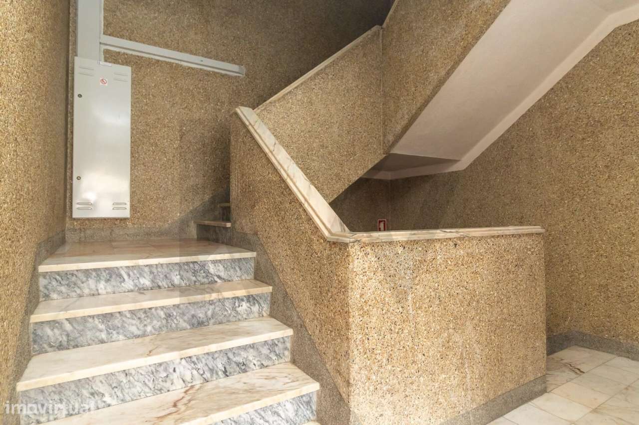 Apartamento T4 Duplex na Amora-48