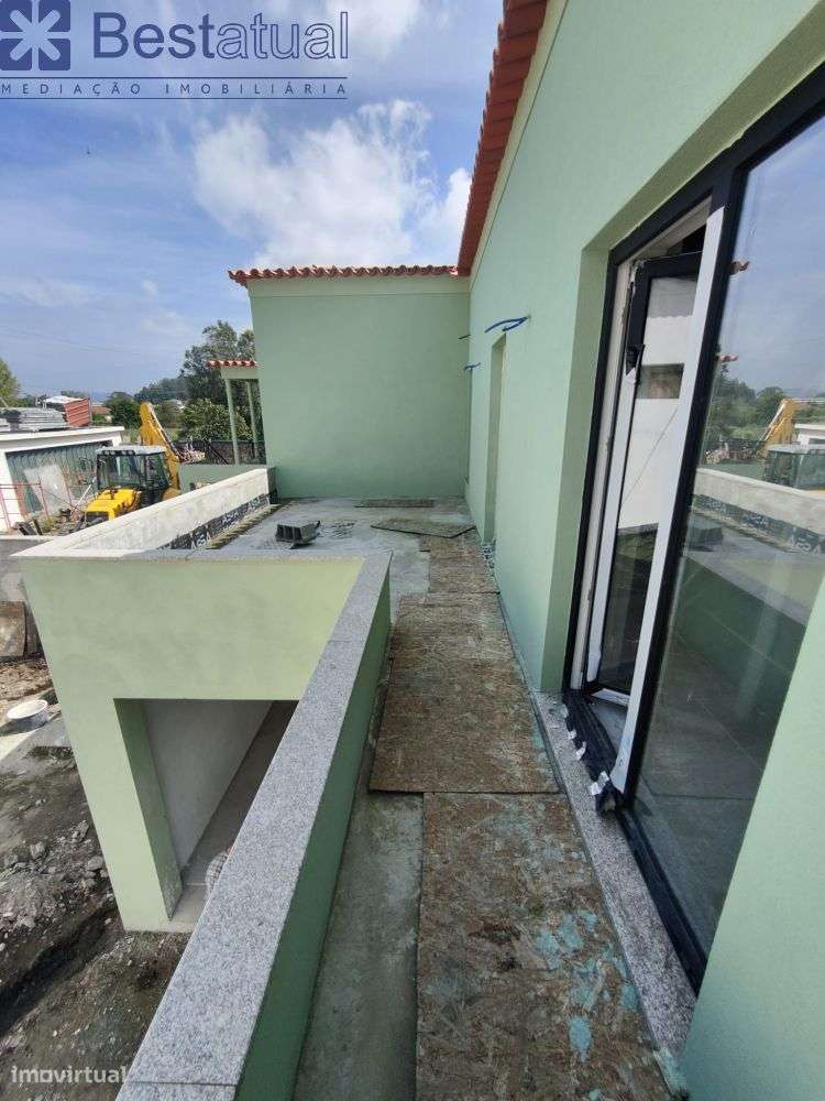 Moradias Bifamiliar - Acab. de Qualidade - Avidos-34