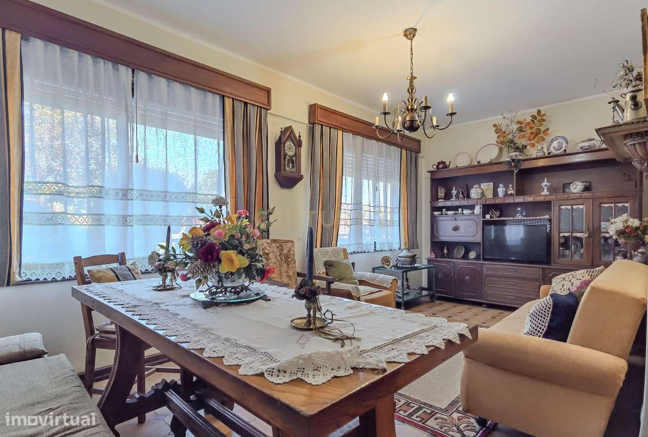 Moradia T4+1 em Pedra com Terreno de 1088m² em Pedrouços – Próxima ao-7