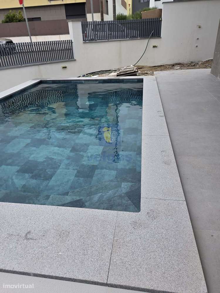 Moradia T4 C/ Piscina -  Bairro Primavera-53