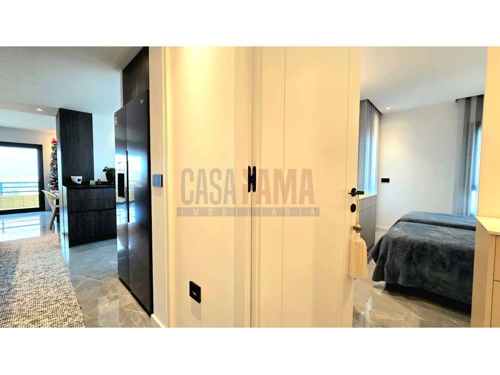Exclusivo CasaFama Apartamento T2 de Luxo na 1ª Linha de Mar - Aver... - Grande imagem: 4/22