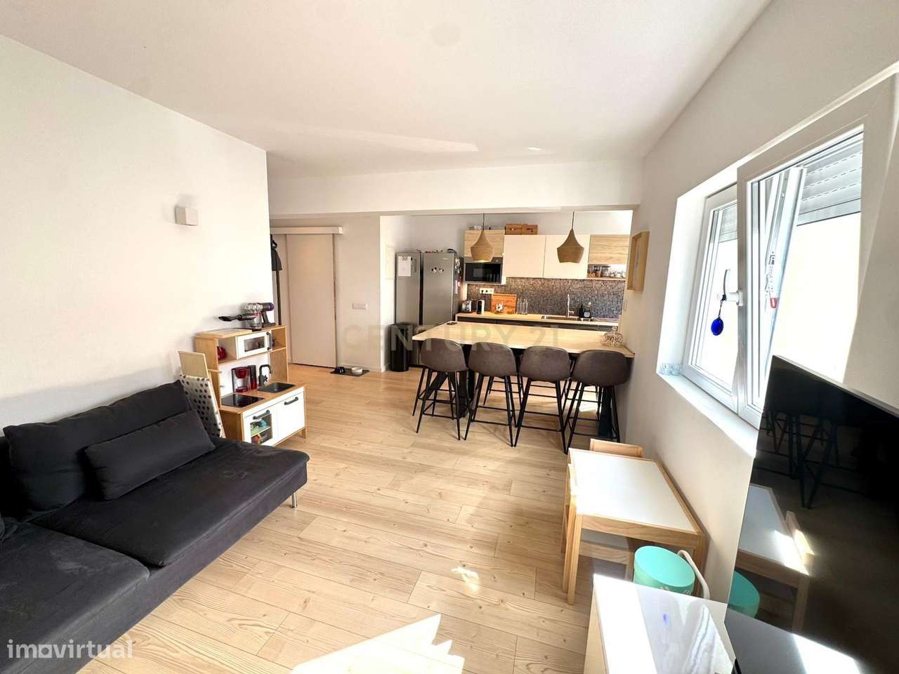 Apartamento T2 Totalmente Renovado em Massamá-3