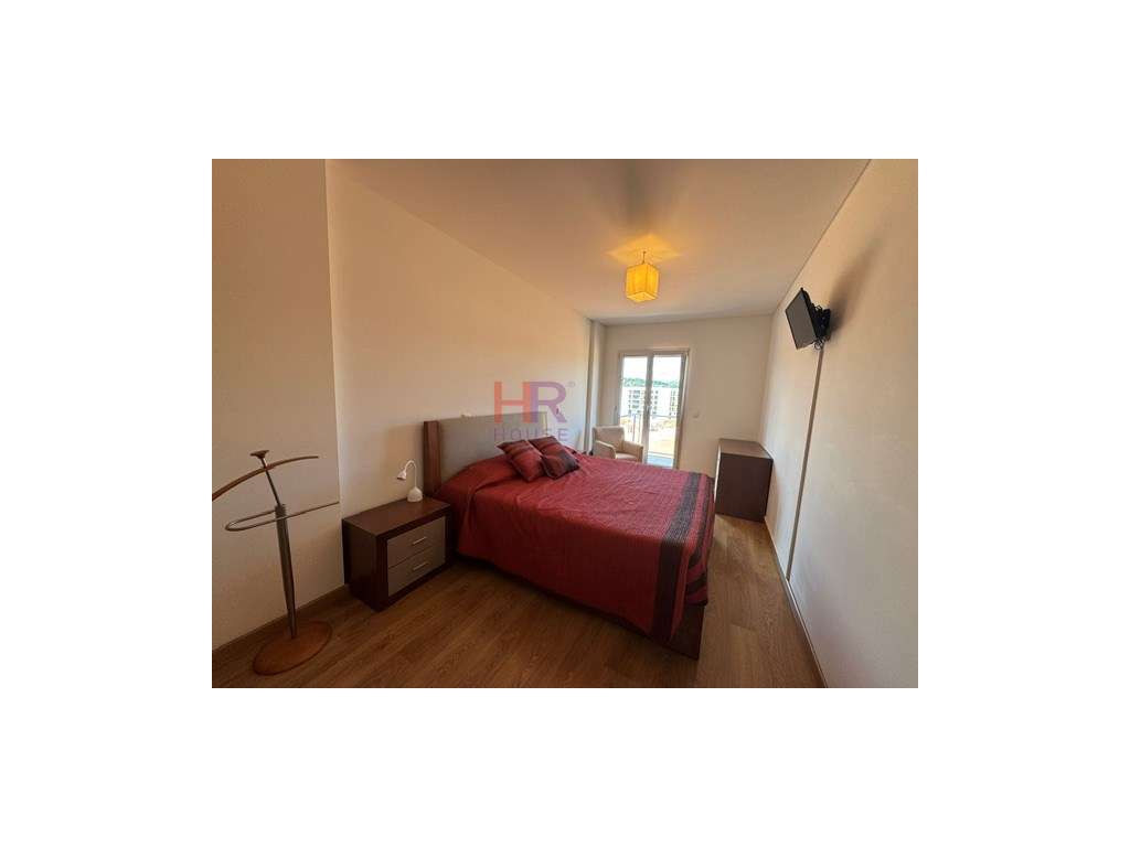 Quinta da Portela Vende-se T2 com garagem dupla.-22