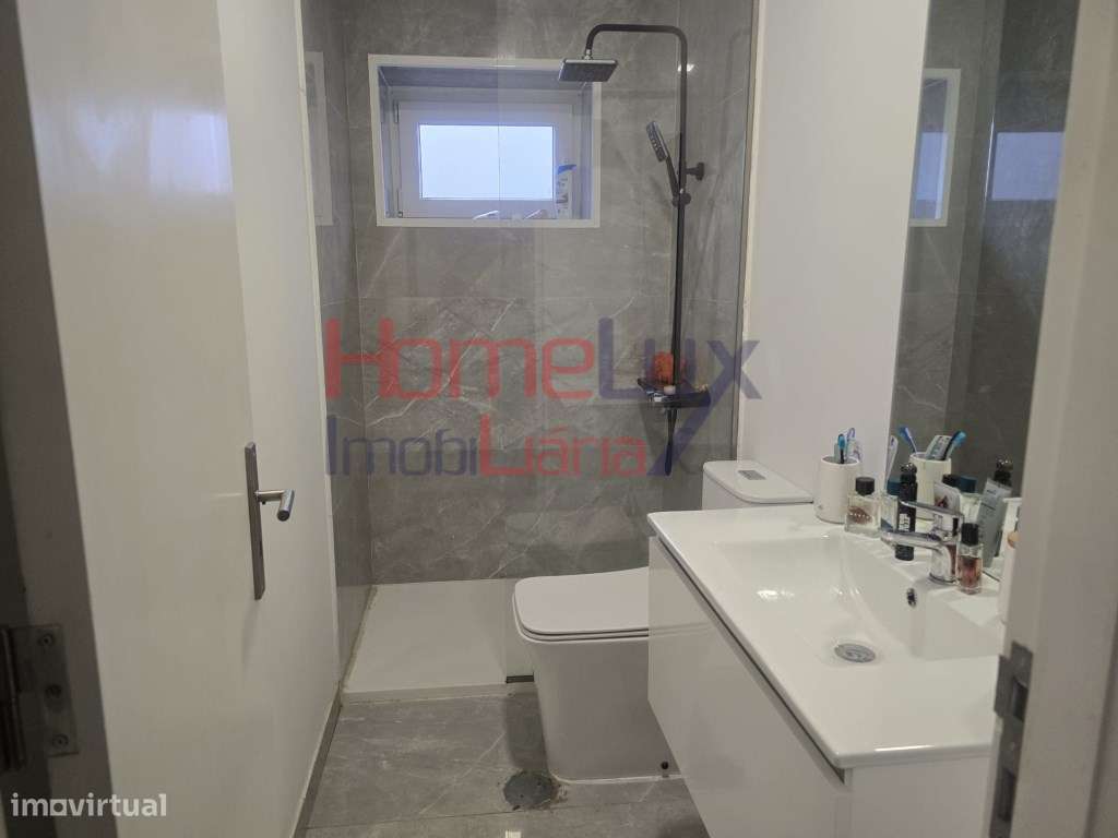 Andar Moradia T3 com Logradouro Privativo e Box para 2 carros !-29