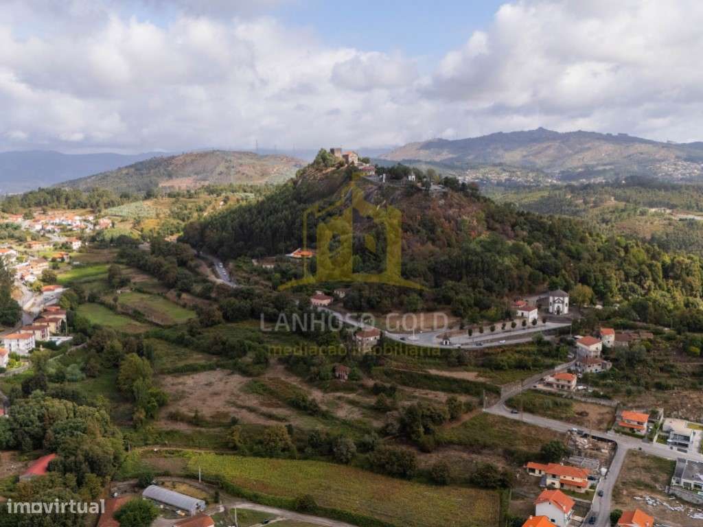 Moradia T6 em Lanhoso - Espaço, Conforto e Versatilidade-36